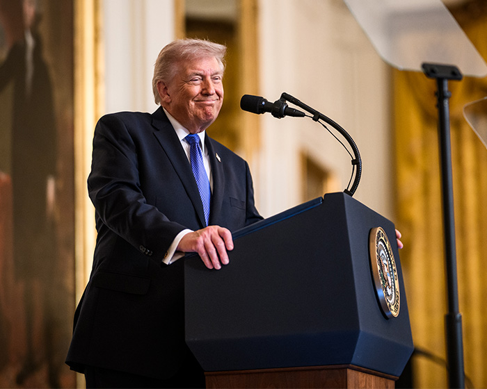 Doctors Weigh In On Trump’s Neck Rash, Suggesting Likely Cause Amid White House’s ‘Preventative Treatment’ Claim Doctors Weigh In On Trump’s Neck Rash, Suggesting Likely Cause Amid White House’s ‘Preventative Treatment’ Claim