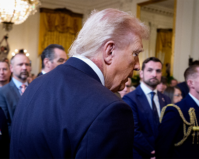 Doctors Weigh In On Trump’s Neck Rash, Suggesting Likely Cause Amid White House’s ‘Preventative Treatment’ Claim Doctors Weigh In On Trump’s Neck Rash, Suggesting Likely Cause Amid White House’s ‘Preventative Treatment’ Claim