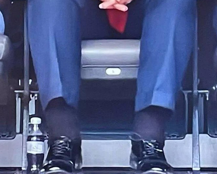 Doctors Weigh In On Trump’s Neck Rash, Suggesting Likely Cause Amid White House’s ‘Preventative Treatment’ Claim Doctors Weigh In On Trump’s Neck Rash, Suggesting Likely Cause Amid White House’s ‘Preventative Treatment’ Claim