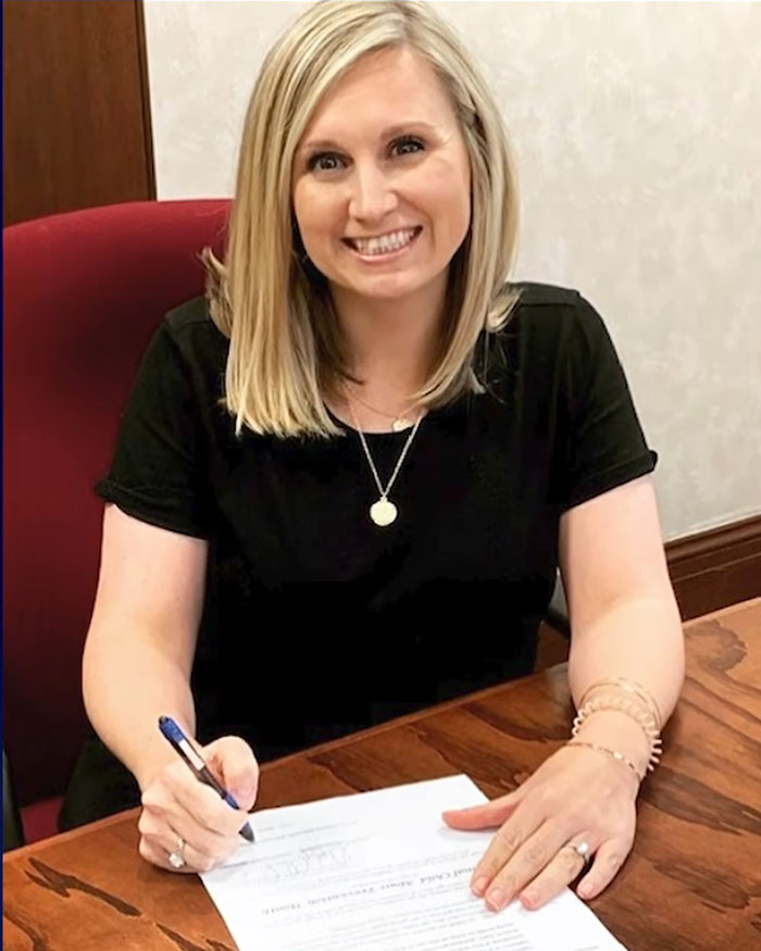 Explosive Scene At Pool Party As Mayor’s Son Confronts His Mom After Catching Her With His Friend Explosive Scene At Pool Party As Mayor’s Son Confronts His Mom After Catching Her With His Friend