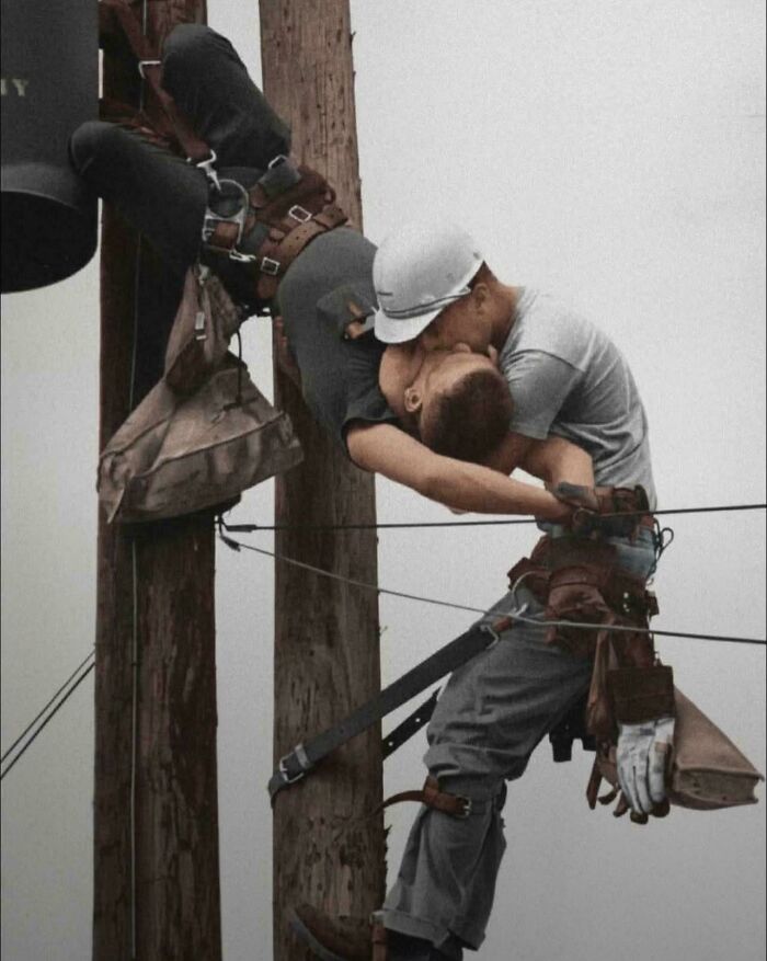 111 Times People Took A Photograph Only To Realize They’d Captured A Renaissance Masterpiece (New Pics) 111 Times People Took A Photograph Only To Realize They’d Captured A Renaissance Masterpiece (New Pics)