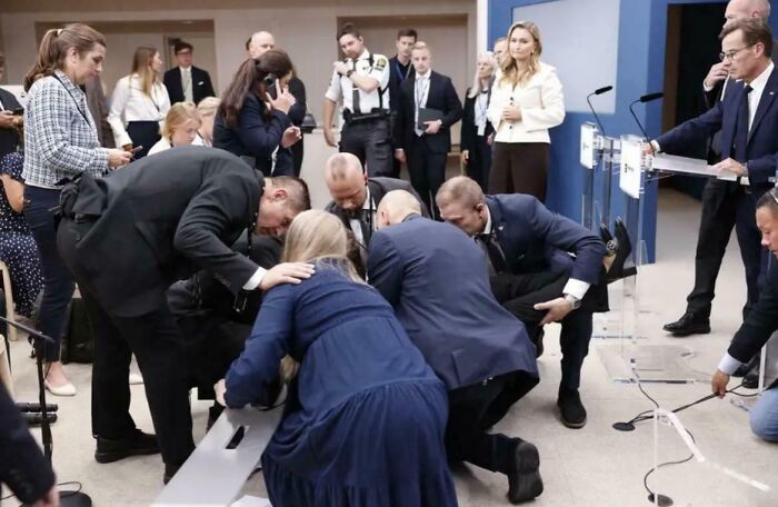 111 Times People Took A Photograph Only To Realize They’d Captured A Renaissance Masterpiece (New Pics) 111 Times People Took A Photograph Only To Realize They’d Captured A Renaissance Masterpiece (New Pics)