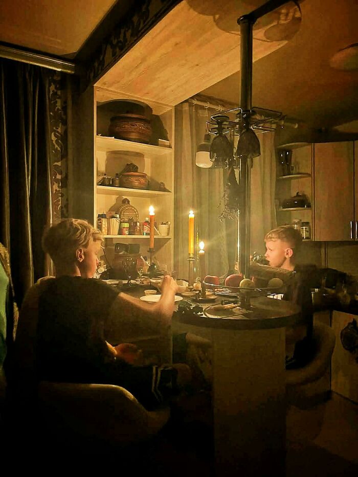 111 Times People Took A Photograph Only To Realize They’d Captured A Renaissance Masterpiece (New Pics) 111 Times People Took A Photograph Only To Realize They’d Captured A Renaissance Masterpiece (New Pics)