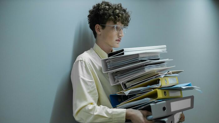 Cast Your Vote On Who&rsquo;s The Obnoxious One In These 22 Absurdly Funny Conflicts