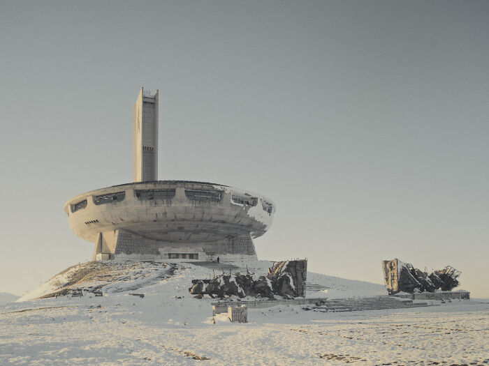 20 Strangely Beautiful Photos Of Abandoned And Active Industrial Giants