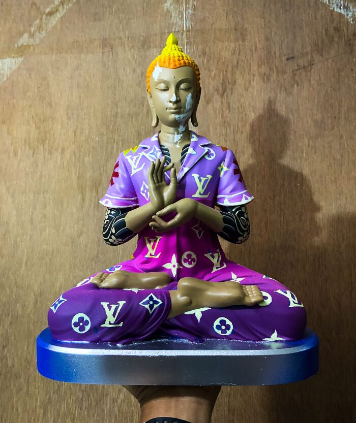 LuckyLeg&rsquo;s Thai Street Art Blends Dark Humor With Human Rights Themes (34 Pics)