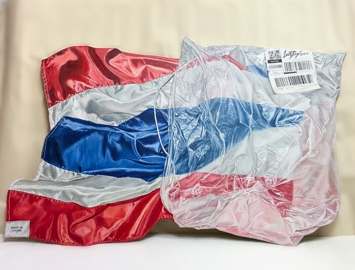 LuckyLeg&rsquo;s Thai Street Art Blends Dark Humor With Human Rights Themes (34 Pics)