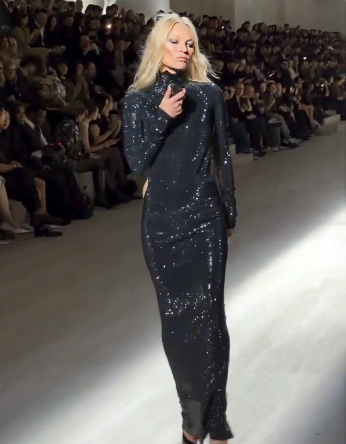 Kate Moss’ Revealing Dress For Gucci Show Divides Fans