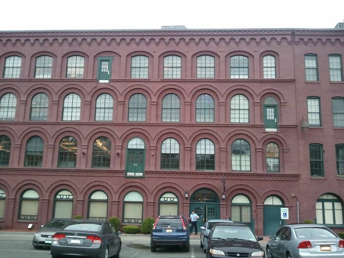 43 Times Architects Failed At Their Jobs And Made Doors That Lead Absolutely Nowhere