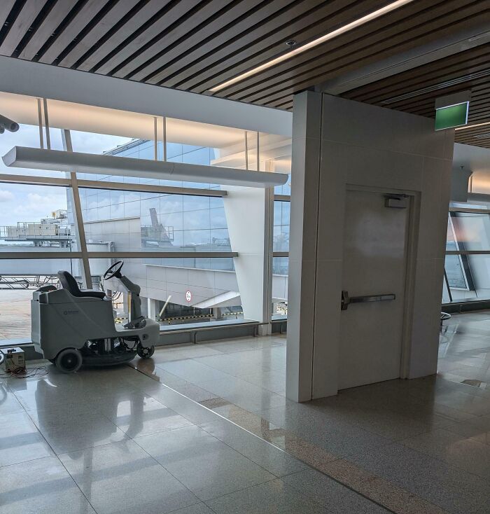 43 Times Architects Failed At Their Jobs And Made Doors That Lead Absolutely Nowhere