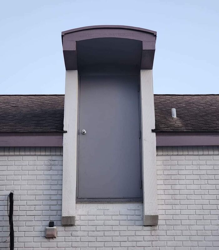 43 Times Architects Failed At Their Jobs And Made Doors That Lead Absolutely Nowhere