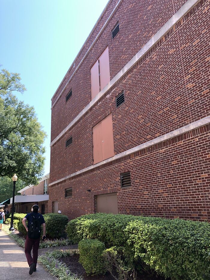 43 Times Architects Failed At Their Jobs And Made Doors That Lead Absolutely Nowhere