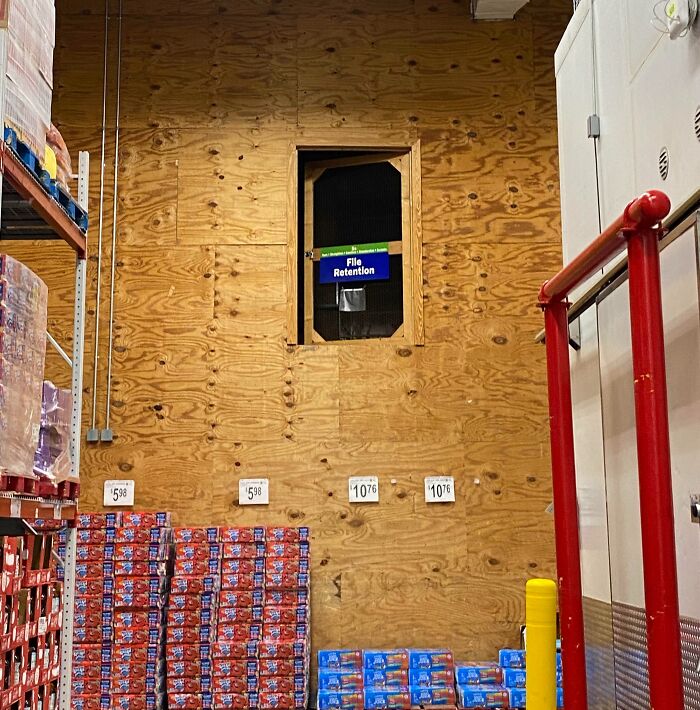 43 Times Architects Failed At Their Jobs And Made Doors That Lead Absolutely Nowhere