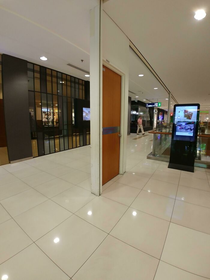 43 Times Architects Failed At Their Jobs And Made Doors That Lead Absolutely Nowhere