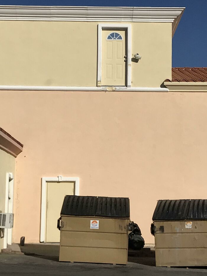 43 Times Architects Failed At Their Jobs And Made Doors That Lead Absolutely Nowhere