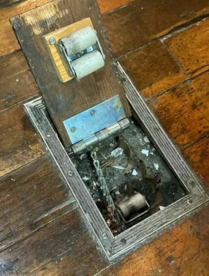 93 Disturbing And Weird Things Found In Homes That Were Abandoned Or Forgotten (New Pics)