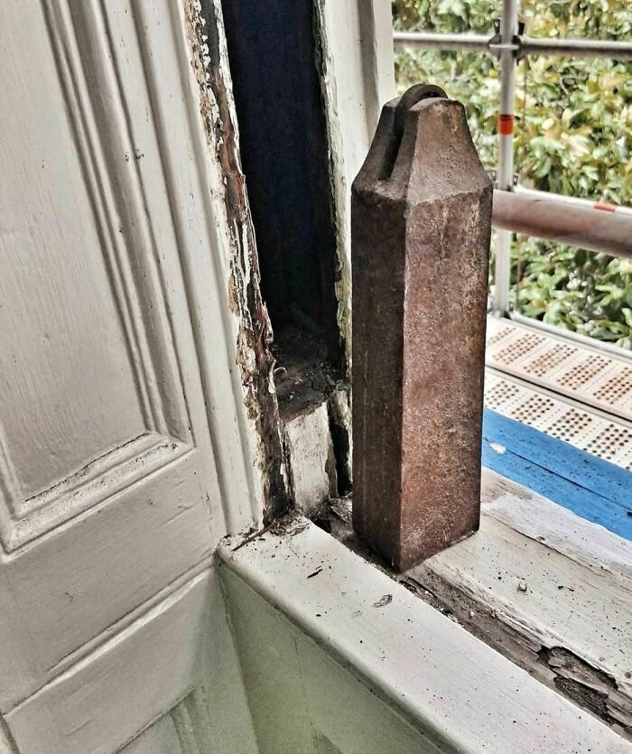 93 Disturbing And Weird Things Found In Homes That Were Abandoned Or Forgotten (New Pics)