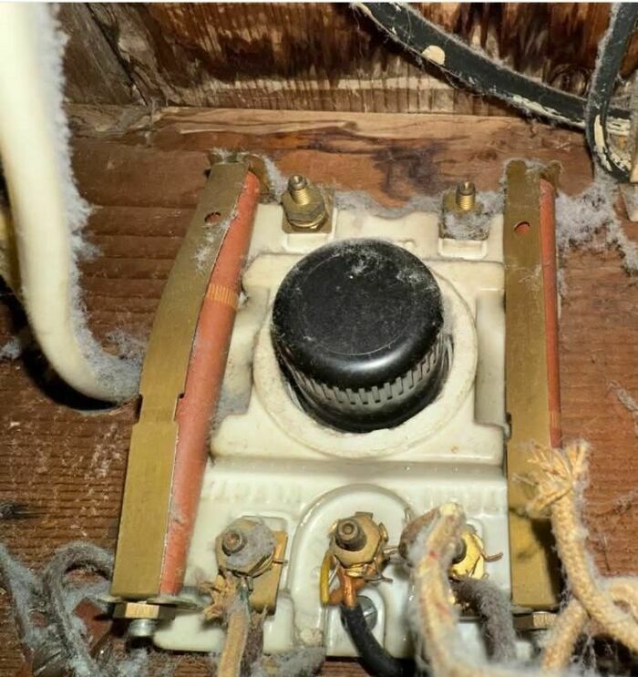 93 Disturbing And Weird Things Found In Homes That Were Abandoned Or Forgotten (New Pics)