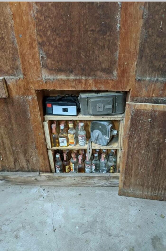 93 Disturbing And Weird Things Found In Homes That Were Abandoned Or Forgotten (New Pics)