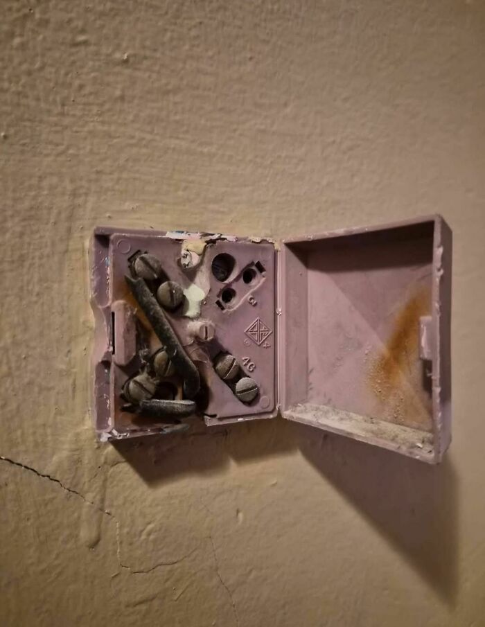 93 Disturbing And Weird Things Found In Homes That Were Abandoned Or Forgotten (New Pics)