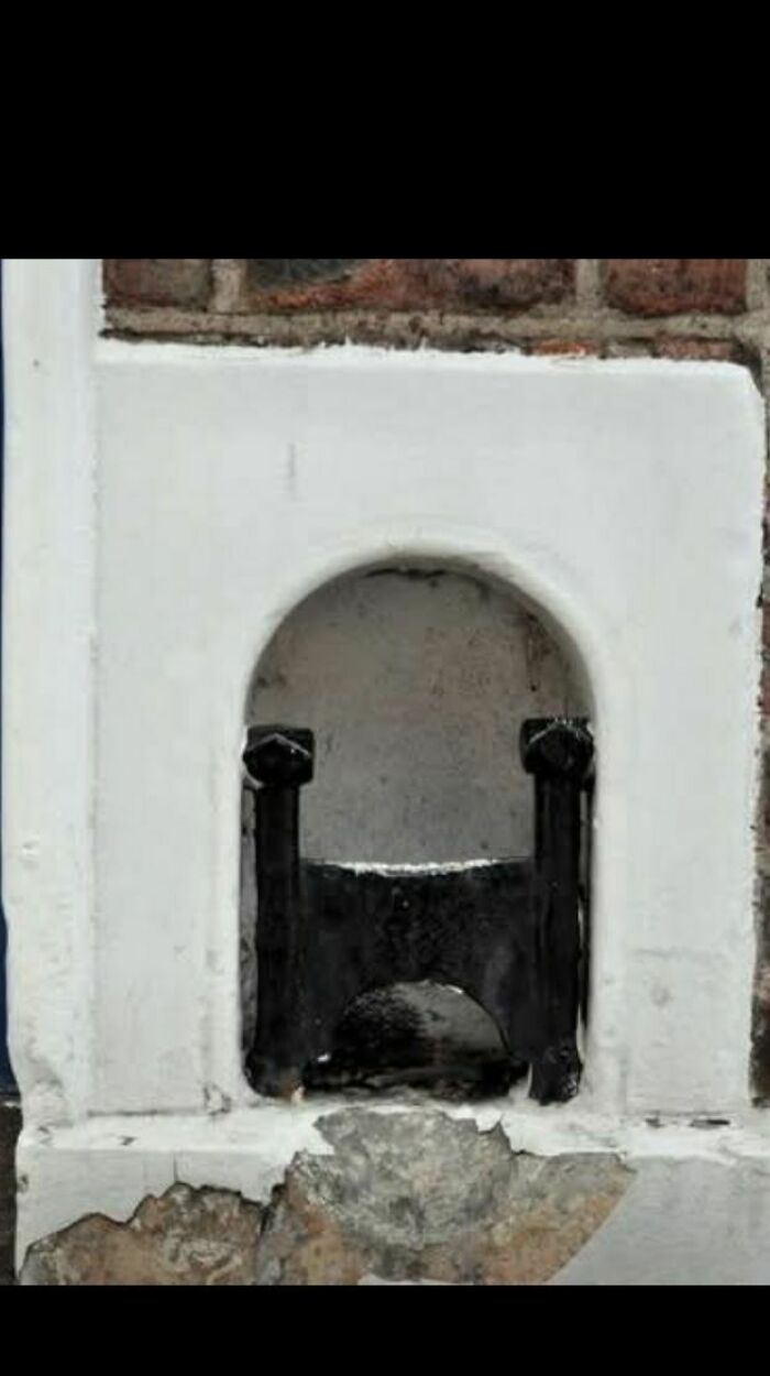 93 Disturbing And Weird Things Found In Homes That Were Abandoned Or Forgotten (New Pics)