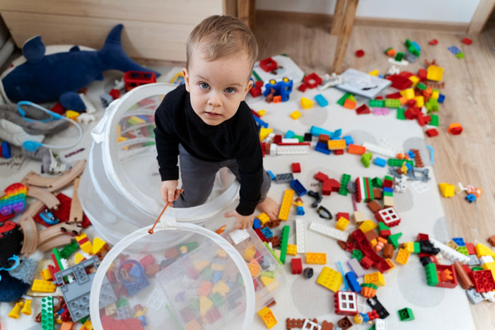 Guy Just Watches His 3YO Son Be A Menace And Disturb Everyone, Frustrated Sister Says No More