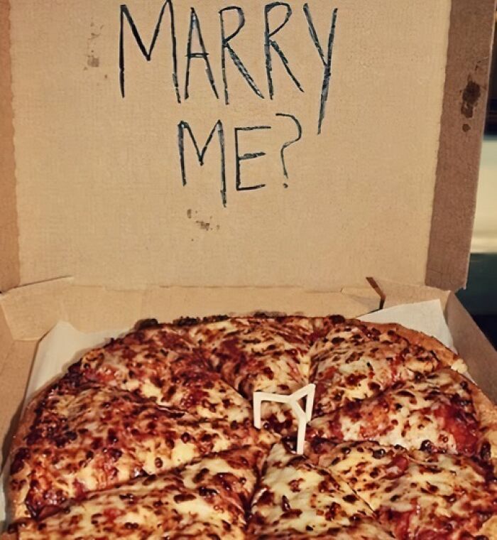 43 Marriage Proposals So Cringeworthy, Even The Ring Couldn&rsquo;t Save Them