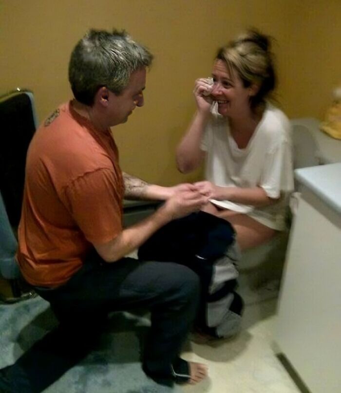 43 Marriage Proposals So Cringeworthy, Even The Ring Couldn&rsquo;t Save Them