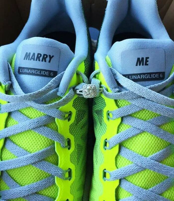43 Marriage Proposals So Cringeworthy, Even The Ring Couldn&rsquo;t Save Them