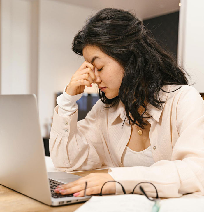 Woman Congratulates Boyfriend And His Pregnant Mistress In Front Of All Coworkers
