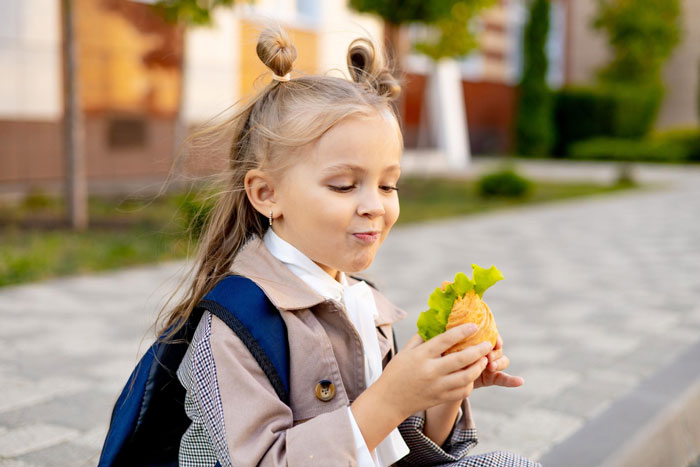 Bio Mom Forbids Stepmom From Making 16YO Lunches For School: &ldquo;I Don&rsquo;t Have Time To Compete&rdquo;