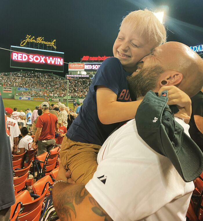 &ldquo;I Am Out Buying A Pony&rdquo;: Guys Prove That Not All Men Are Bad In These 47 Wholesome Posts