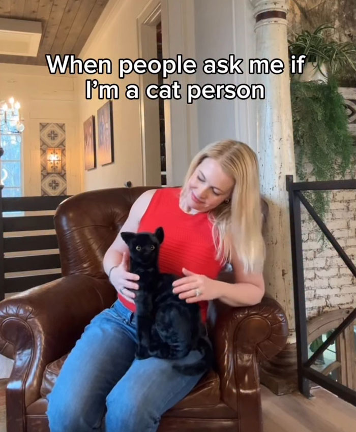 Melissa Joan Hart, 49, Responds To Backlash Over ‘Sabrina The Teenage Witch’ Tribute With Toned Bikini Snaps