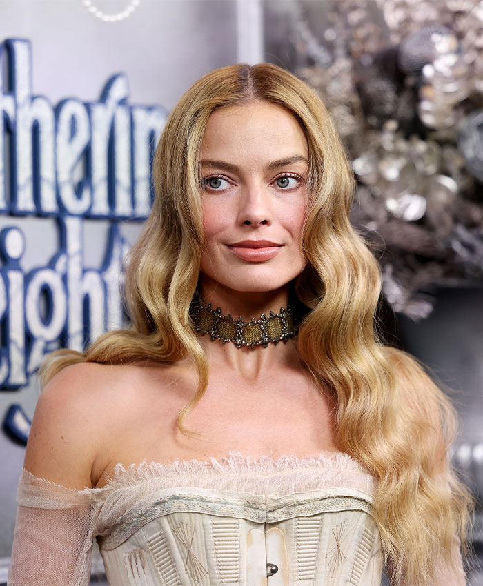 “What Is Going On In Hollywood?”: Margot Robbie&rsquo;s Paris Fashion Week Appearance Sparks Mixed Reactions
