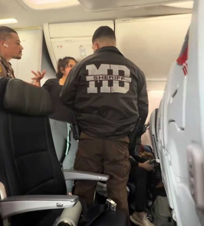 Woman Loses It After Getting Kicked Off Plane For Watching Videos Without Headphones Woman Loses It After Getting Kicked Off Plane For Watching Videos Without Headphones