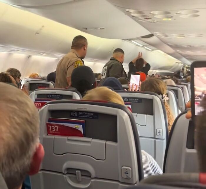 Woman Loses It After Getting Kicked Off Plane For Watching Videos Without Headphones Woman Loses It After Getting Kicked Off Plane For Watching Videos Without Headphones