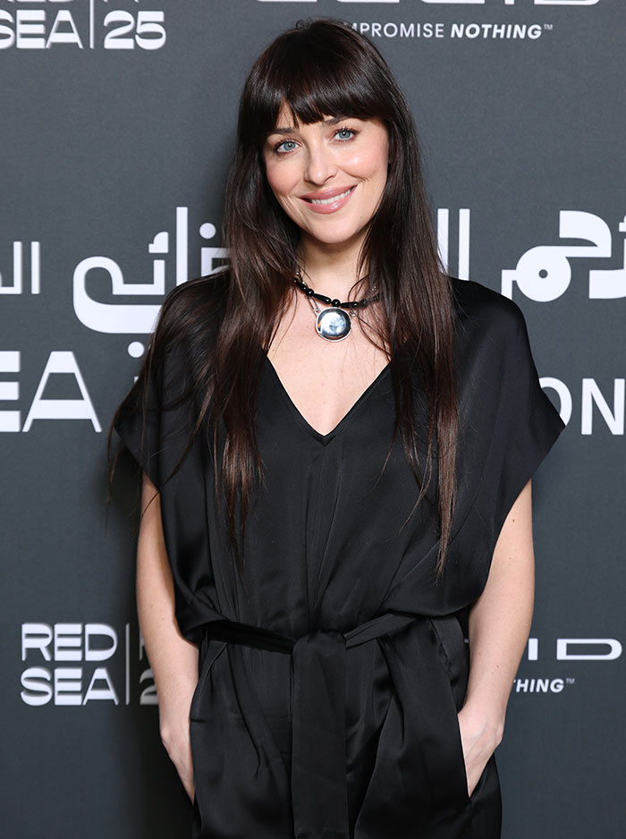 “What In The Tarantino”: Dakota Johnson’s Racy New Calvin Klein Ad Has Fans All Saying The Same Thing “What In The Tarantino”: Dakota Johnson’s Racy New Calvin Klein Ad Has Fans All Saying The Same Thing