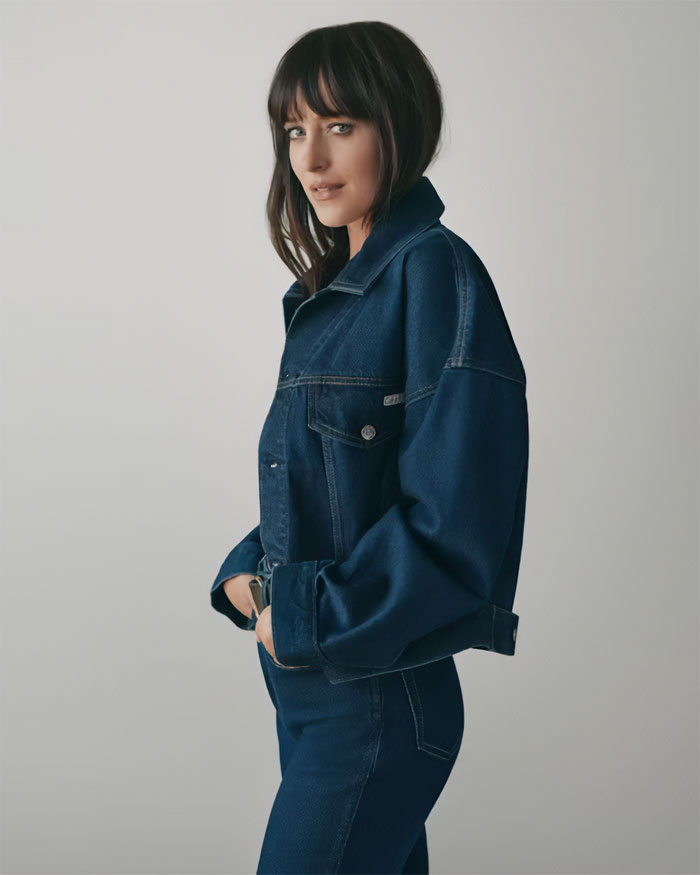 “What In The Tarantino”: Dakota Johnson’s Racy New Calvin Klein Ad Has Fans All Saying The Same Thing “What In The Tarantino”: Dakota Johnson’s Racy New Calvin Klein Ad Has Fans All Saying The Same Thing