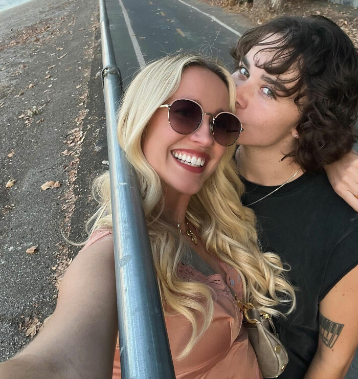 Anna Camp Finally Clears Up Her Sexuality After Confirming Age-Gap Romance Anna Camp Finally Clears Up Her Sexuality After Confirming Age-Gap Romance