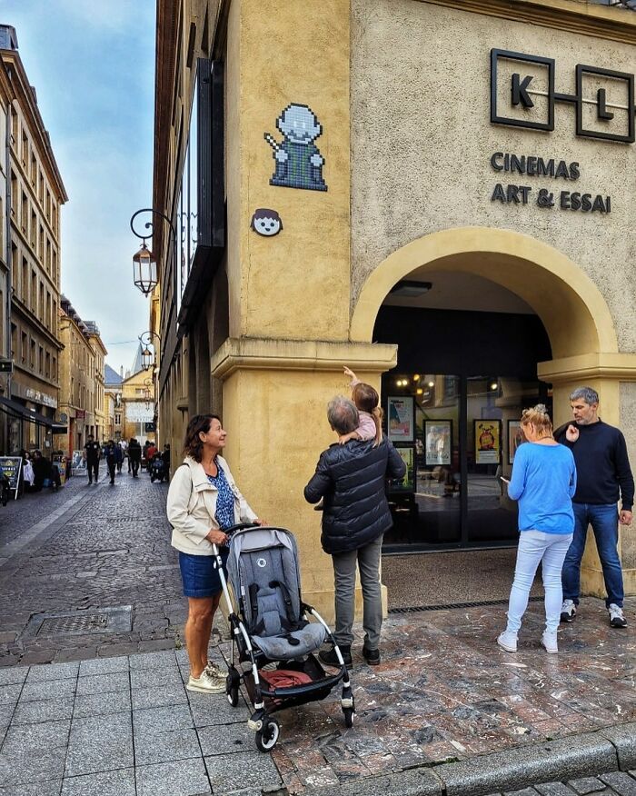 This Artist Hides Pixel-Style Mosaics In Cities Around The World, And Here Are 80 Of Them