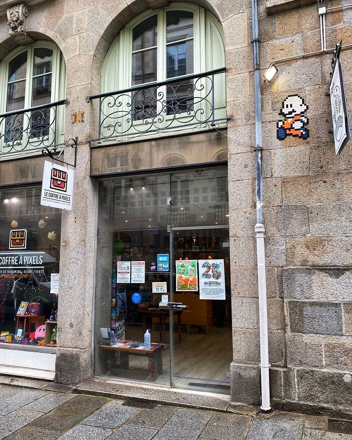 This Artist Hides Pixel-Style Mosaics In Cities Around The World, And Here Are 80 Of Them