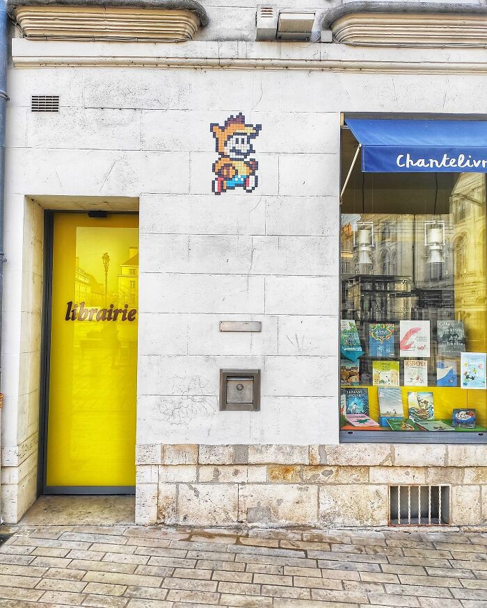 This Artist Hides Pixel-Style Mosaics In Cities Around The World, And Here Are 80 Of Them