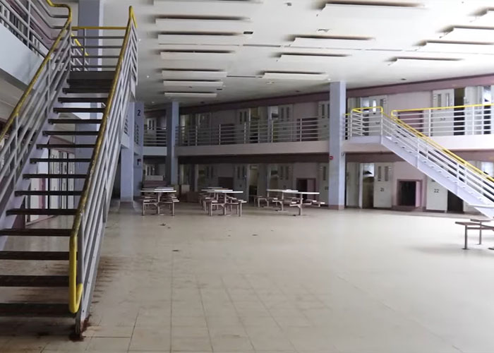 Ghislaine Maxwell’s Prison Feuds Exposed Through Diva Alliances, Skipped Food Lines And Hygiene Issues