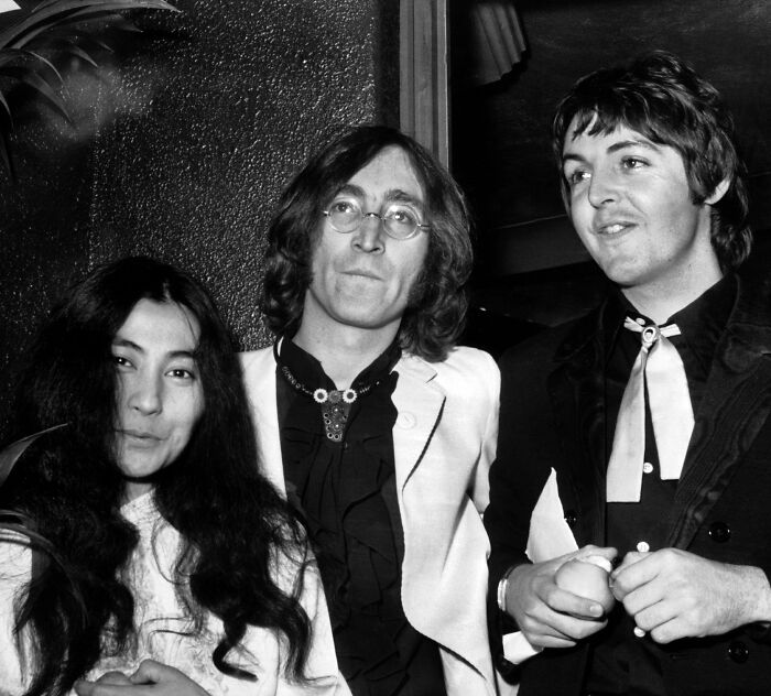 Paul McCartney Stuns Beatles Fans After Revealing Yoko Ono’s Claim About John Lennon’s Sexuality Paul McCartney Stuns Beatles Fans After Revealing Yoko Ono’s Claim About John Lennon’s Sexuality