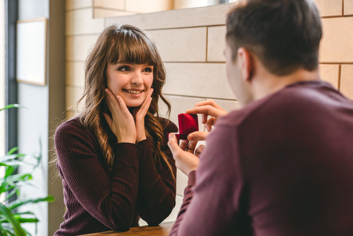 Woman’s Dream Ring Comes With An $18,000 Price Tag, Fiancé Has To Fork Out Or Walk Out Woman’s Dream Ring Comes With An $18,000 Price Tag, Fiancé Has To Fork Out Or Walk Out