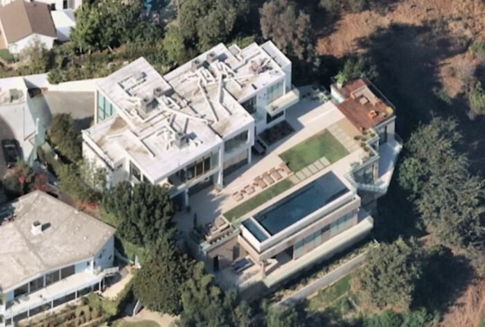 People Can’t Believe What The Inside Of Elon Musk’s House Looks Like As Some Notice Odd Details