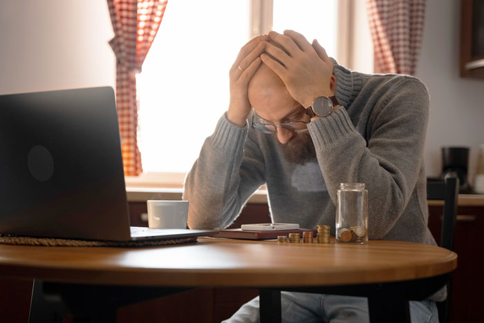 Man Ends Up Broke And In Pain After Donating Kidney To Brother, Cruel Fam Says It Was His Choice