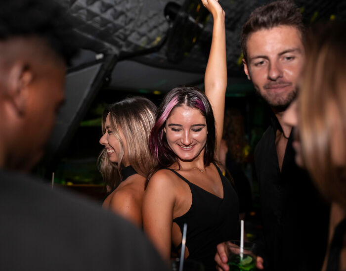 Mom Arrested After Making Obscene Gesture Toward Daughter And Leaving Her At Universal Studios