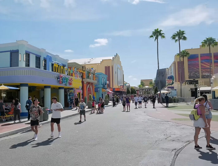 Mom Arrested After Making Obscene Gesture Toward Daughter And Leaving Her At Universal Studios