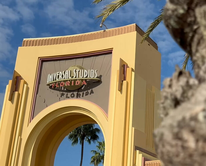 Mom Arrested After Making Obscene Gesture Toward Daughter And Leaving Her At Universal Studios